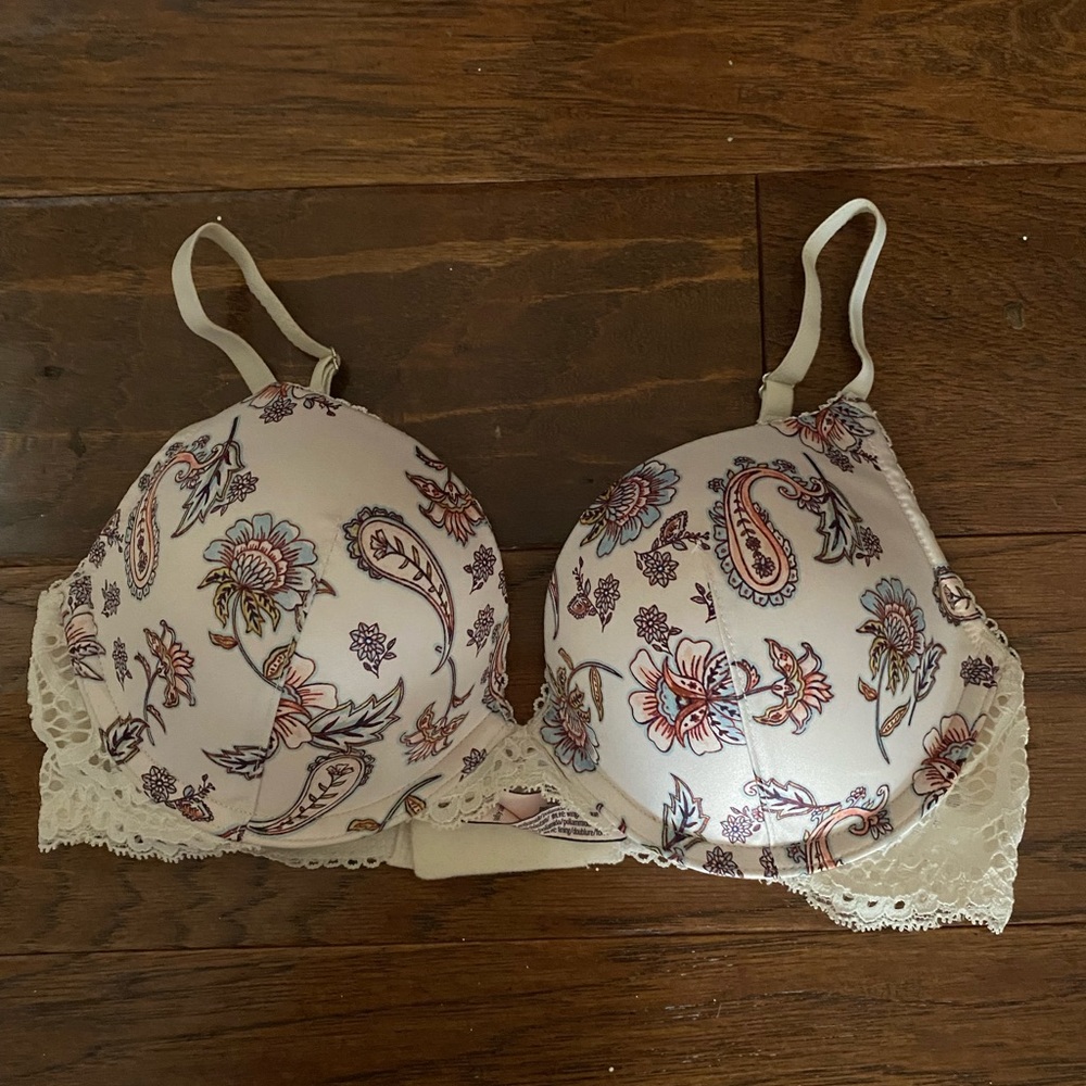 Victoria’s Secret Dream Angels Paisley Demi Bra